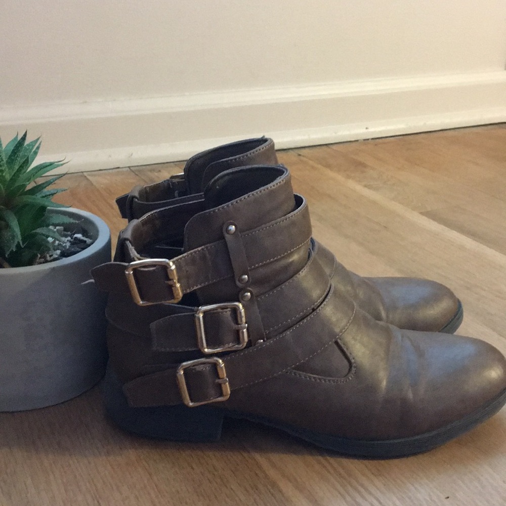 Pink & Pepper Brown Buckle Booties